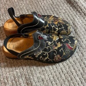 Think! Black Leather mules